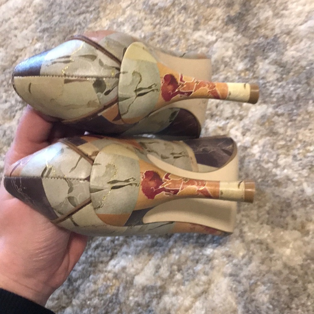 Heels - Picture 3 of 4